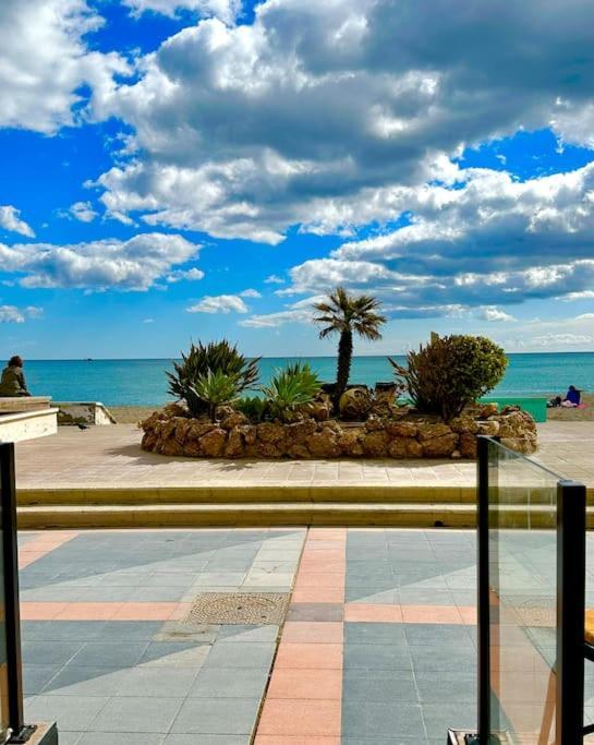 Apartamentos J&K Torremolinos Exterior foto